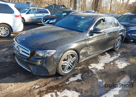2019 Mercedes-Benz E 300 z USA, uszkodzony, nr VIN WDDZF4JB2KA546587